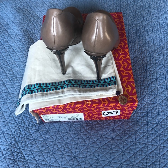 Tory Burch heels Size 9. - Picture 2 of 7